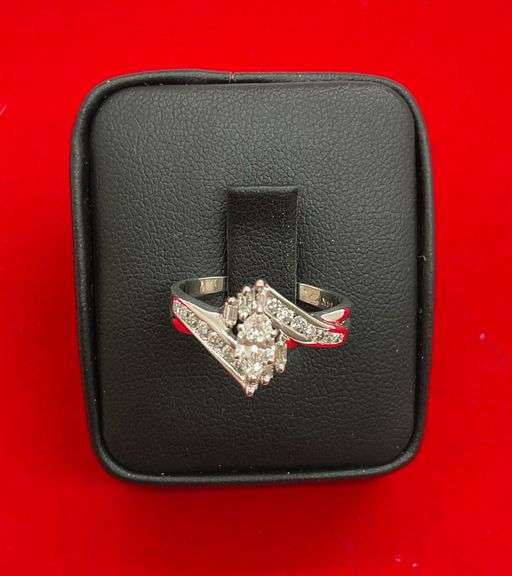 BRAND NEW LADIES 14K WHITE GOLD AND DIAMOND RING