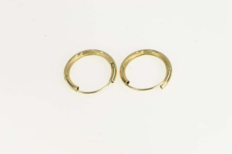 14K Yellow Gold 17.0mm Leaf Pattern Vintage Seamless Hoop Earrings
