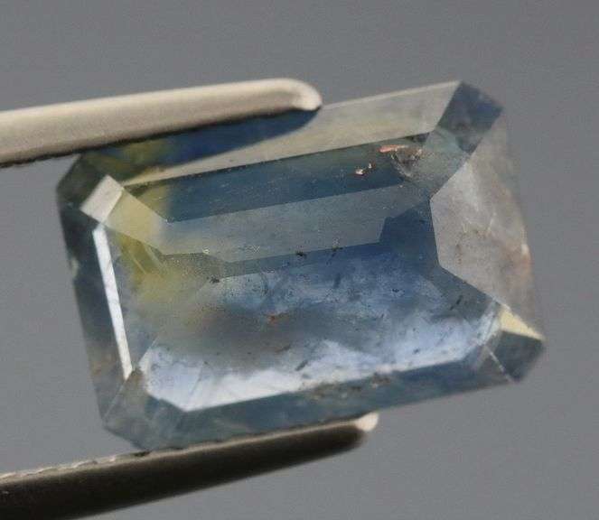 Amazing 2.43ct emerald cut blue and yellow Sapphire