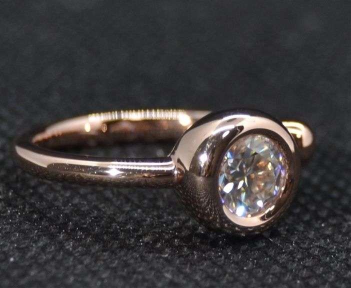 Ladies Sparkling VVs1 Fire Moissanite Ring