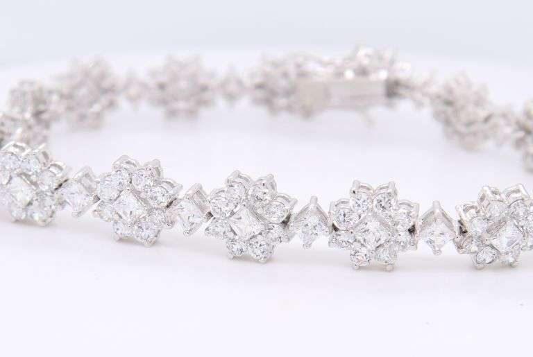 925 Sterling Silver Cubic Zirconia Flower Link Bracelet