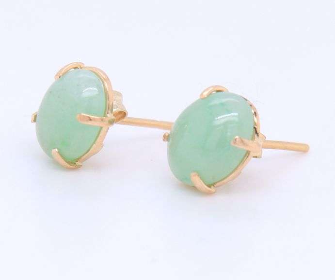Fantastic Yellow Gold Oval Jade Stud Earrings