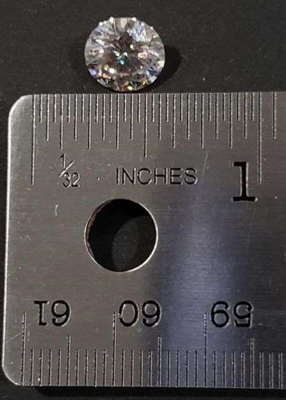 Sparkling 2.5 Ct VVs1 Fire Moissanite Solitaire