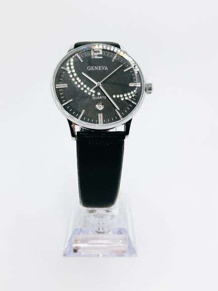 Classic Looking Everyday Men's Geneva Watch w/ Genuine Leather Band