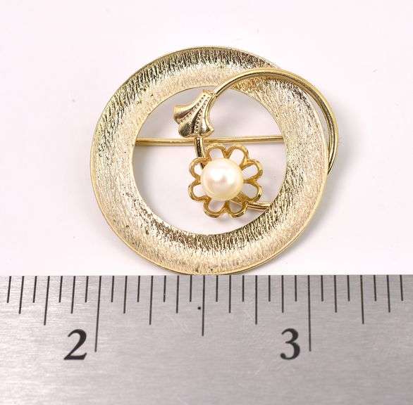 Cute Pearl Pin In 14K Yellow Gold