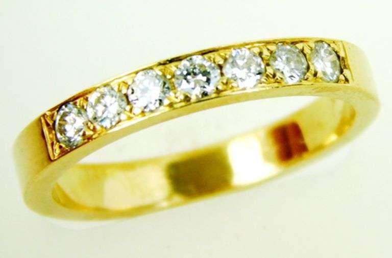 High Quality 14K Band of 7 Diamonds, Size 5.75