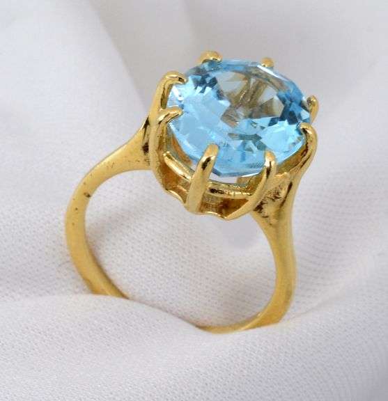 Pretty 14k Oval Blue Topaz Ring