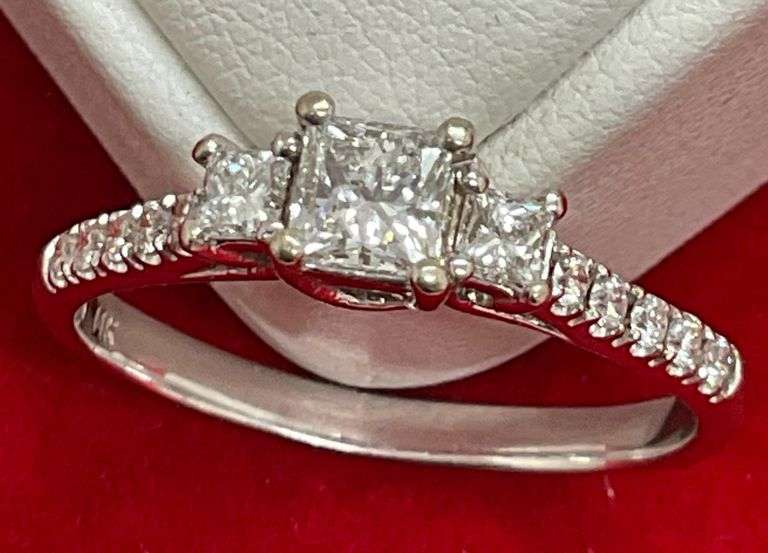 CERTIFIED 14K WHITE GOLD AND DIAMOND RING