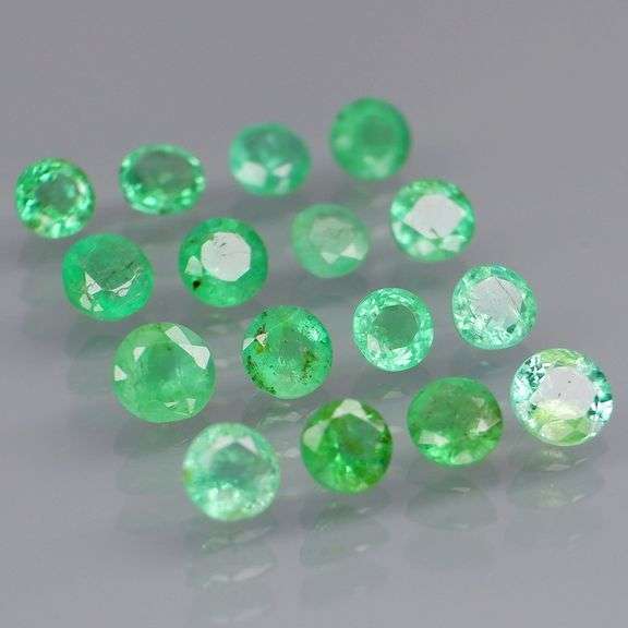 Vivid! Top green 2.72ct Colombian Emerald set