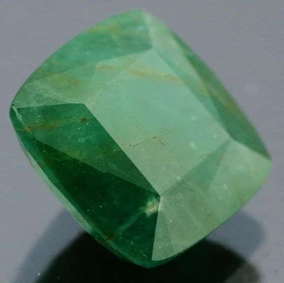 Huge! 6.20ct cushion cut Colombian Emerald!
