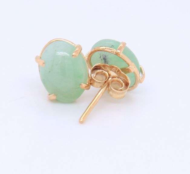 Fantastic Yellow Gold Oval Jade Stud Earrings