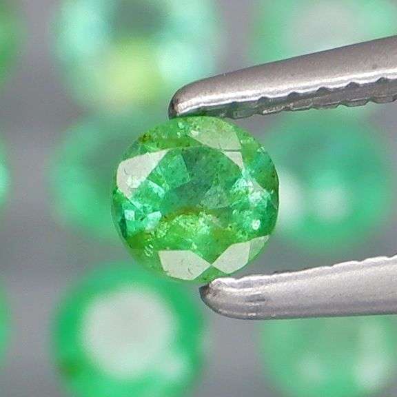 Vivid! Top green 2.72ct Colombian Emerald set