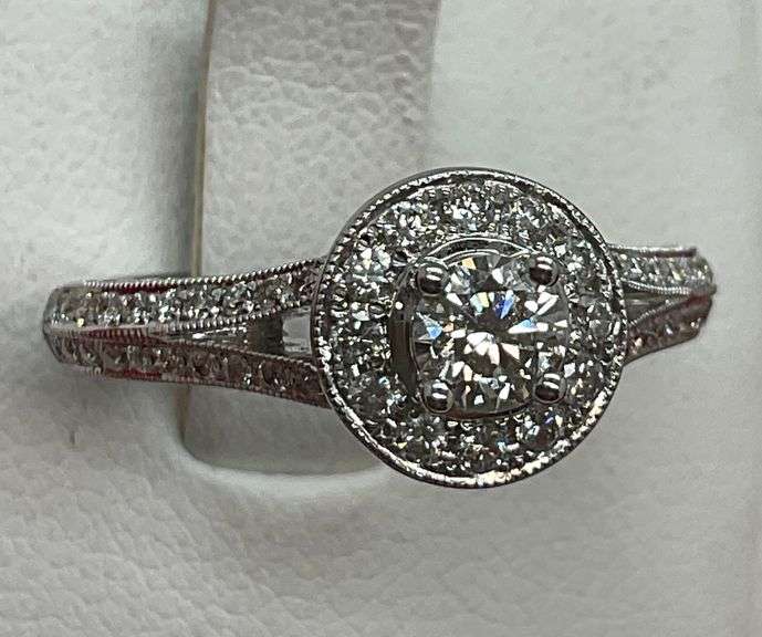 CERTIFIED BRAND NEW 14K WHITE GOLD AND DIAMOND RING.