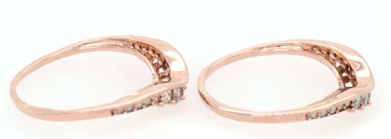 0.60ctw Diamond Curved Band Set in 14K