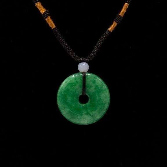 Gorgeous Natural Apple Green Jade Quartz Pendant