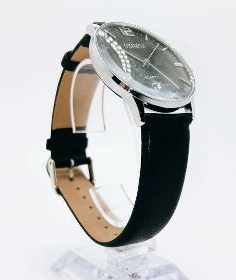Classic Looking Everyday Men's Geneva Watch w/ Genuine Leather Band