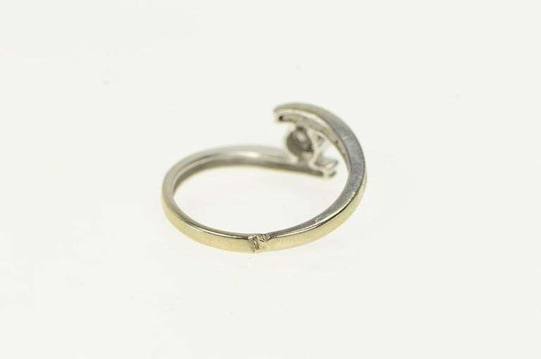 10K White Gold Diamond Round Flower Cluster Promise Ring