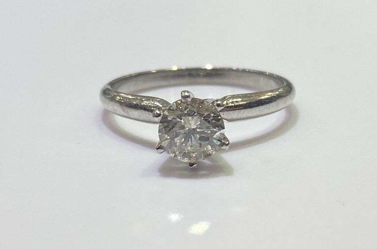 14KT SOLID WHITE GOLD DIAMOND ENGAGEMENT RING