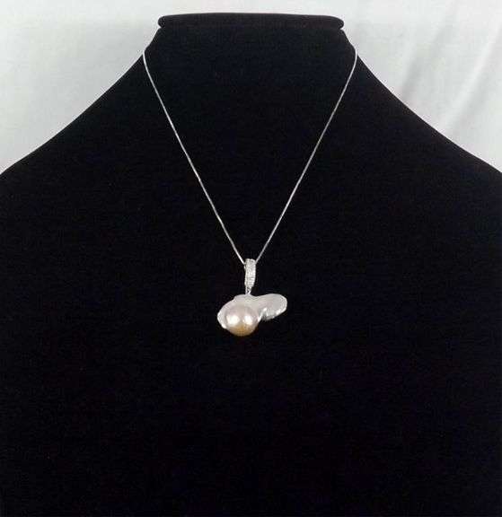 Natural Certified South Seas Maluku Island Pearl Pendant