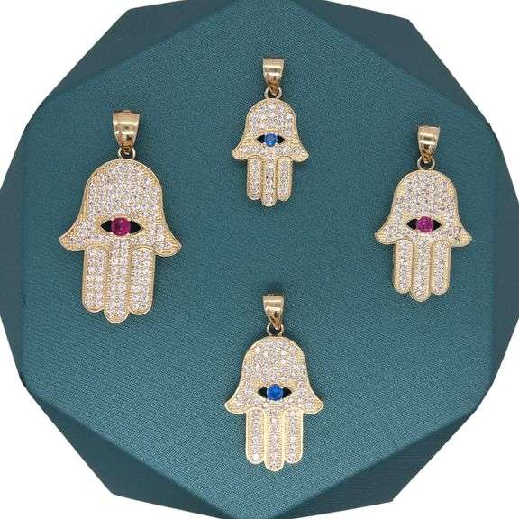 14K YELLOW GOLD SPARKLING HAMSA CHARM NECKLACE WITH PINK STONE