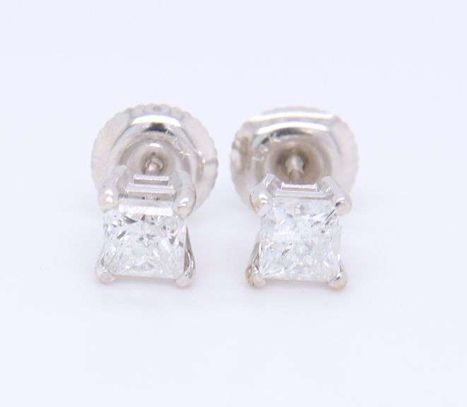 Brilliant White Gold 0.96ctw Princess Cut Diamond Stud Earrings