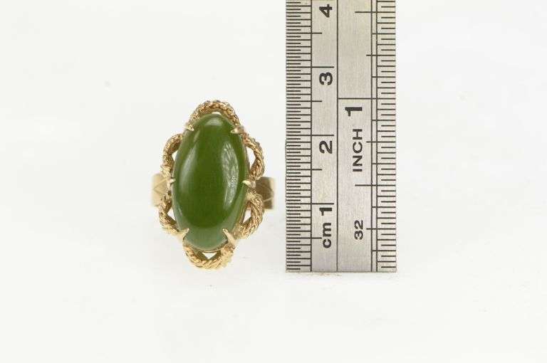 14K Yellow Gold 1960s Nephrite Scallop Rope Trim Cocktail Ring