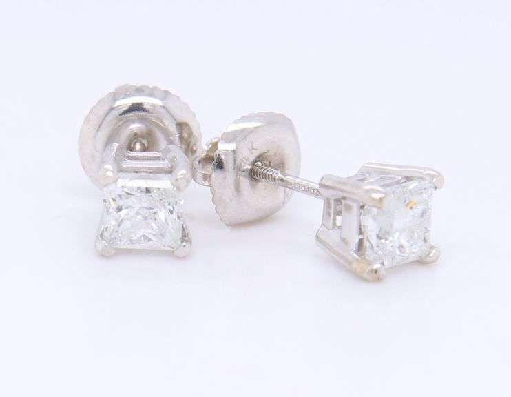 Brilliant White Gold 0.96ctw Princess Cut Diamond Stud Earrings