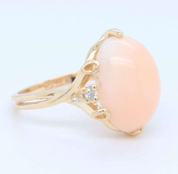 Powerful Yellow Gold Diamond and oval Cab Coral Ring