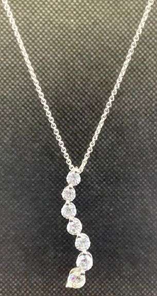 STYLISH AND ELEGANT 14K WHITE GOLD CURVED JOURNEY DIAMOND PENDANT NECKLACE