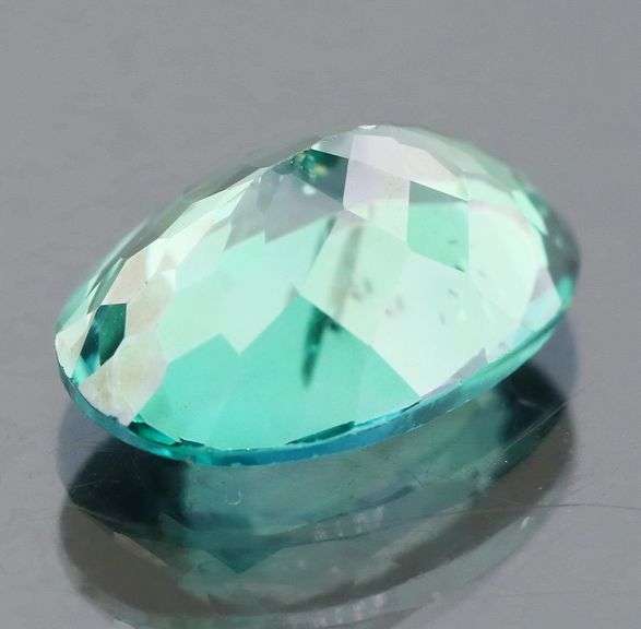 Amazing 6.70ct emerald green Mystic Topaz