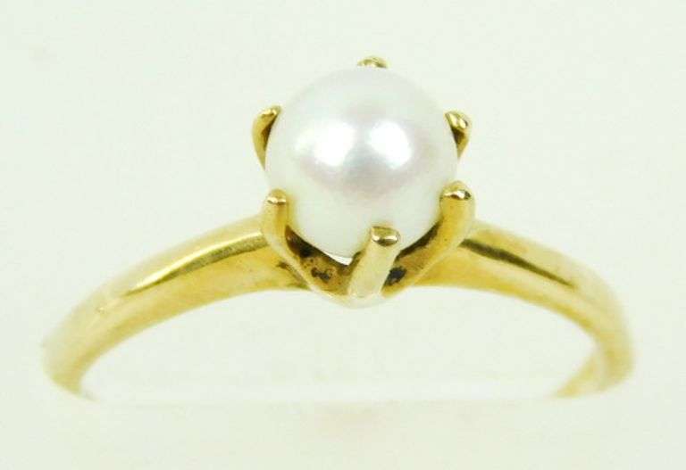 Pretty Vintage 10K Pearl Ring