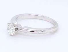 Sparkling White Gold Round Brilliant Cut Diamond Solitare Engagement Ring