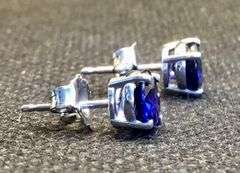 ELEGANT AND TIMELESS 14K WHITE GOLD BLUE SAPPHIRE STUD EARRINGS