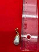 18k yellow gold and black pearl pendant