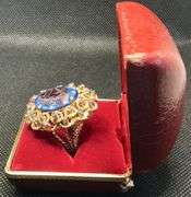 GORGEOUS VINTAGE 14K YELLOW GOLD RING WITH LARGE OVAL AND SKY BLUE STONES