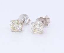 Beautiful 14kt WG Round Diamond Earrings