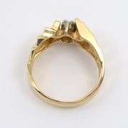 Fashionable Ridged Ring with Diamonds