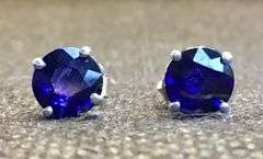 ELEGANT AND TIMELESS 14K WHITE GOLD BLUE SAPPHIRE STUD EARRINGS