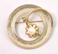 Cute Pearl Pin In 14K Yellow Gold