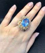 GORGEOUS VINTAGE 14K YELLOW GOLD RING WITH LARGE OVAL AND SKY BLUE STONES