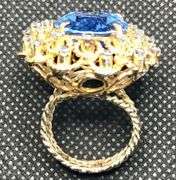 GORGEOUS VINTAGE 14K YELLOW GOLD RING WITH LARGE OVAL AND SKY BLUE STONES