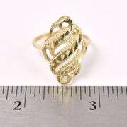 Beautiful Swirl ring in 14K Yellow Gold