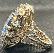 GORGEOUS VINTAGE 14K YELLOW GOLD RING WITH LARGE OVAL AND SKY BLUE STONES