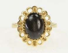 10K Yellow Gold Oval Black Onyx Cabochon Scalloped Trim Ring