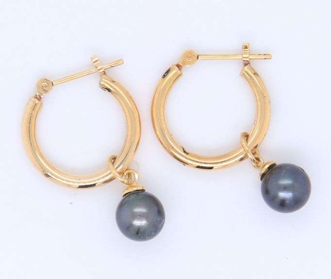 Charming 18kt Yellow Gold Black Pearl Dangle Earrings