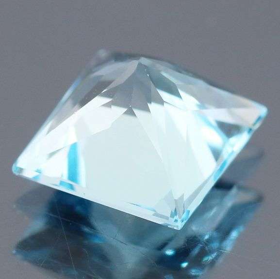 Beautiful super clean 4.44ct princess cut Topaz