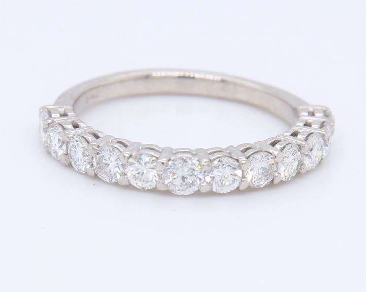 Dazzling White Gold 1.05ctw Diamond Band
