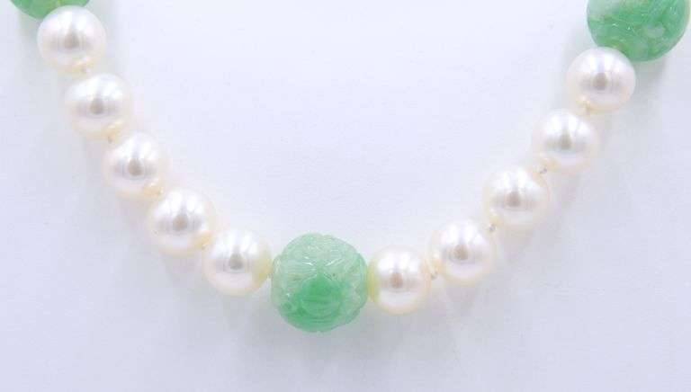 White Fresh Water Pearl and Green Jade Beaded Necklace