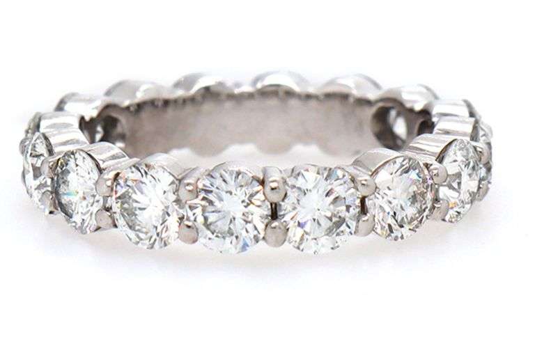 4.00ctw Round Diamond Eternity Wedding Band Ring in Platinum