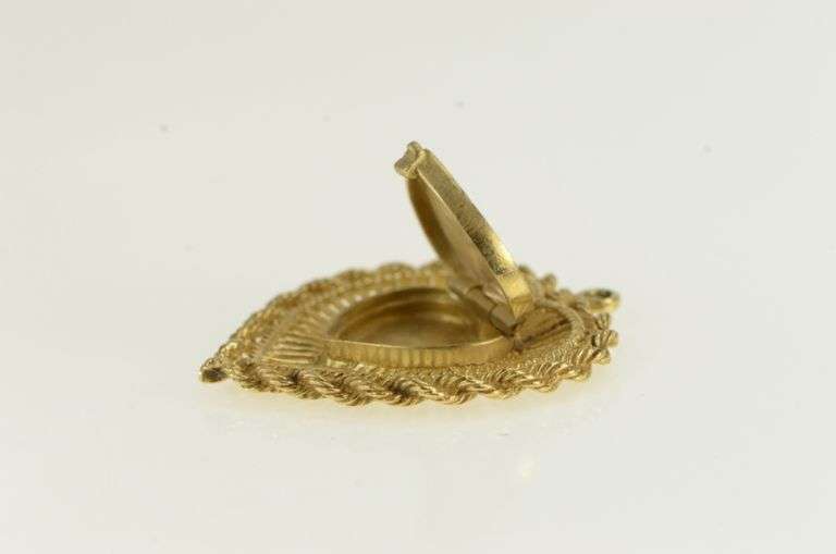 14K Yellow Gold 1950's Heart Love Symbol Photo Locket Pendant